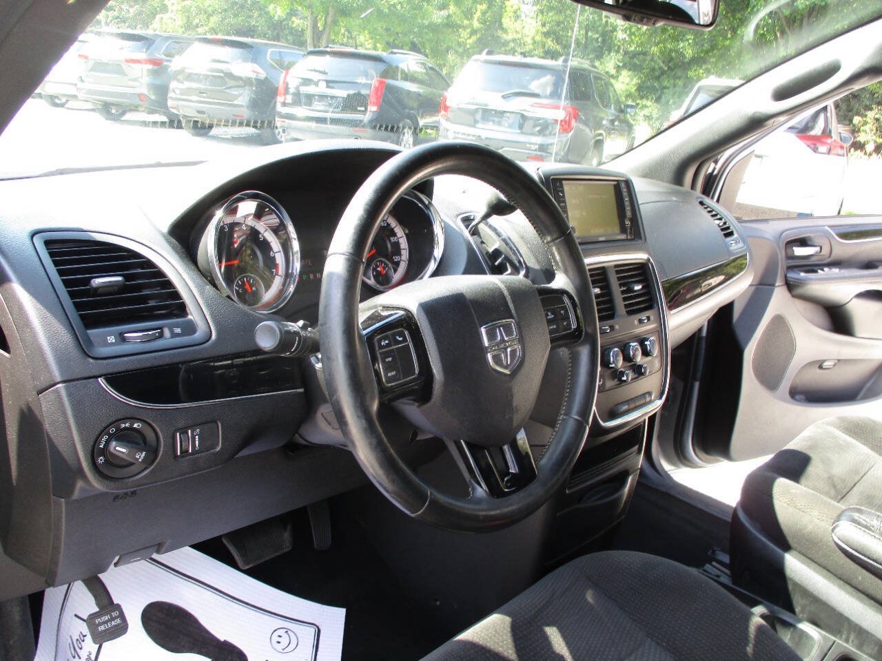 Used 2018 Dodge Grand Caravan SE FWD image 21