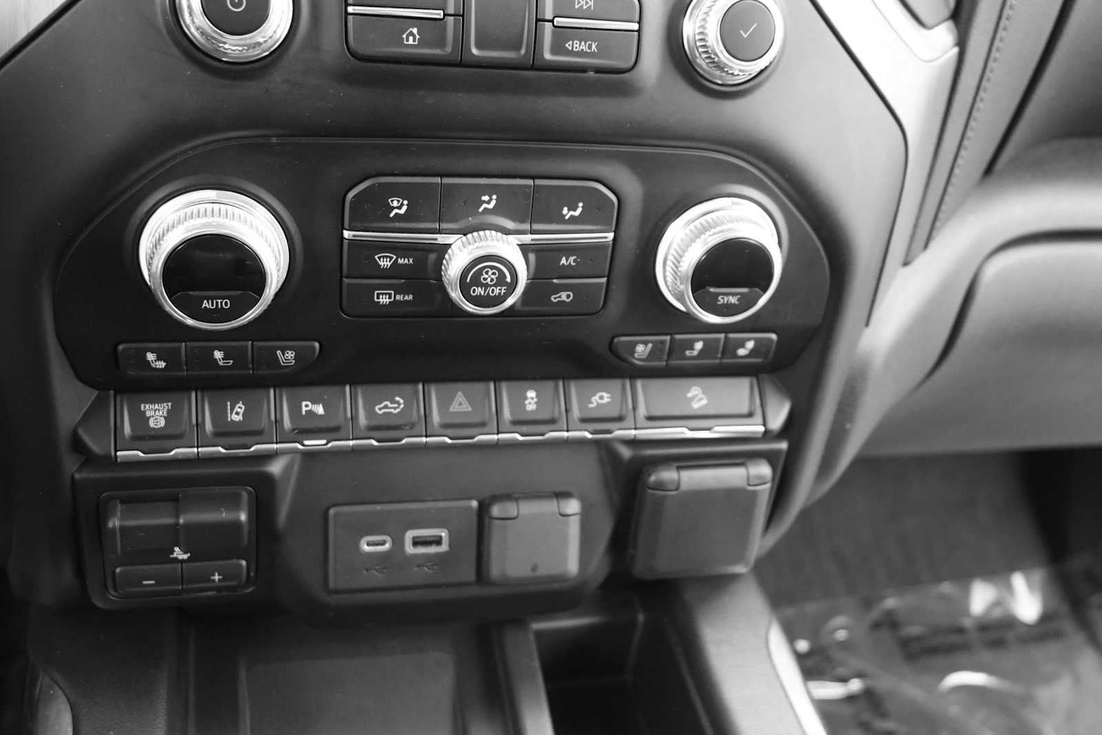 Used 2020 GMC Sierra 2500 Denali w/ Denali Ultimate Package AWD/4WD image 28