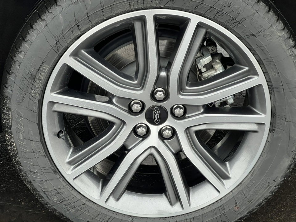 Used 2024 Ford Edge Titanium w/ Equipment Group 301A image 7