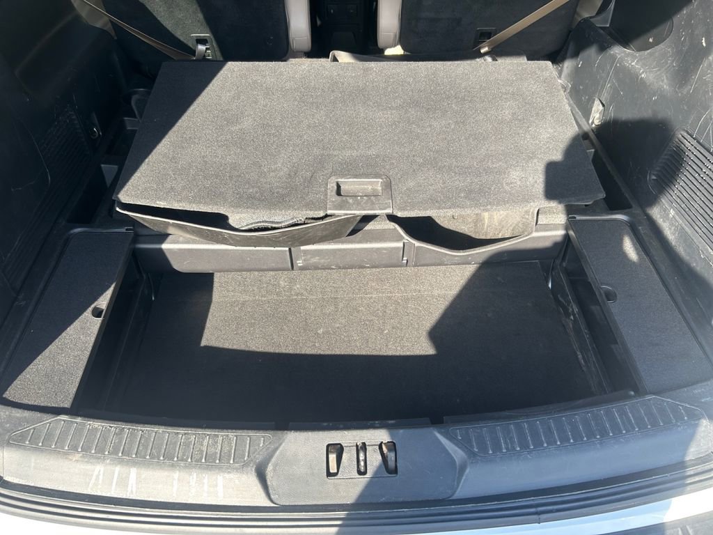 Used 2022 Ford Explorer XLT w/ Equipment Group 202A AWD/4WD image 30