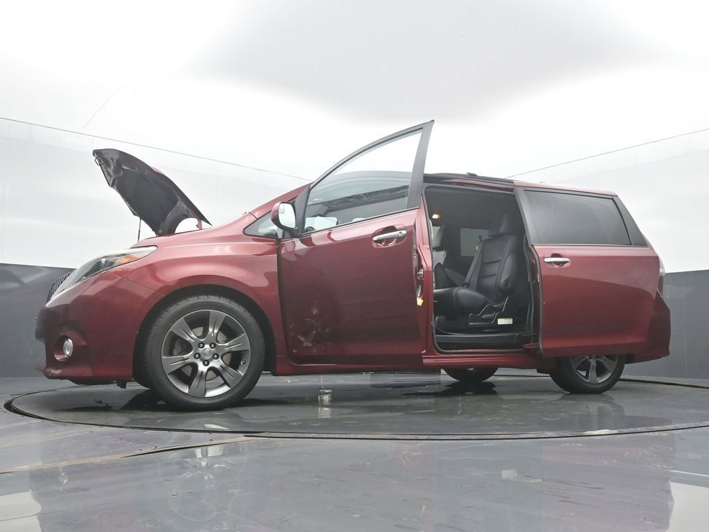 Used 2015 Toyota Sienna SE image 62