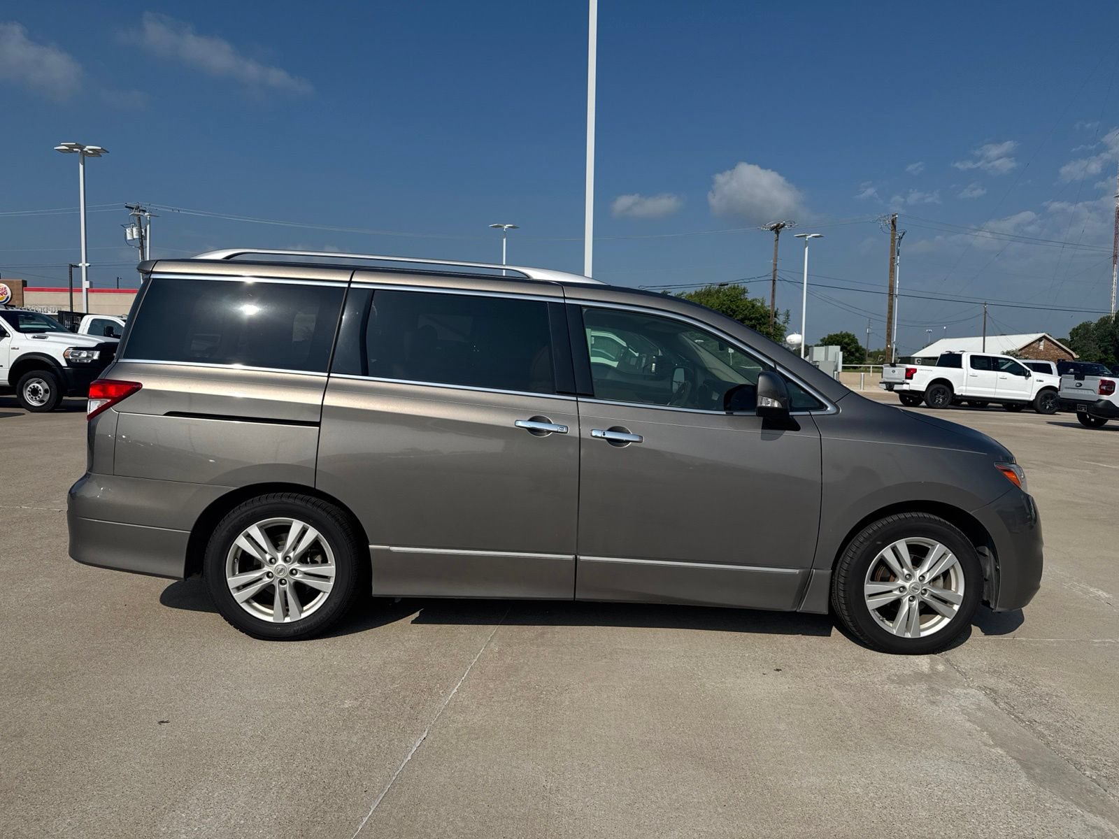 Used 2016 Nissan Quest SL FWD video 2