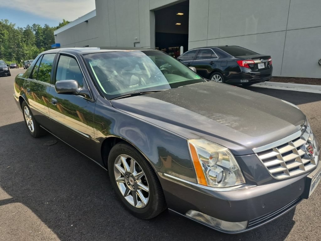 Used 2010 Cadillac DTS Luxury FWD image 2