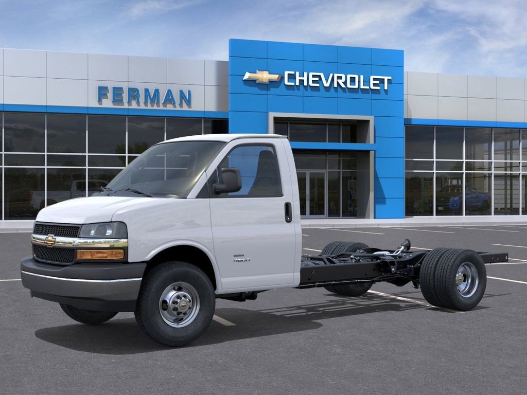 New 2026 Chevrolet Express 4500 w/ Power Convenience Package RWD image 2