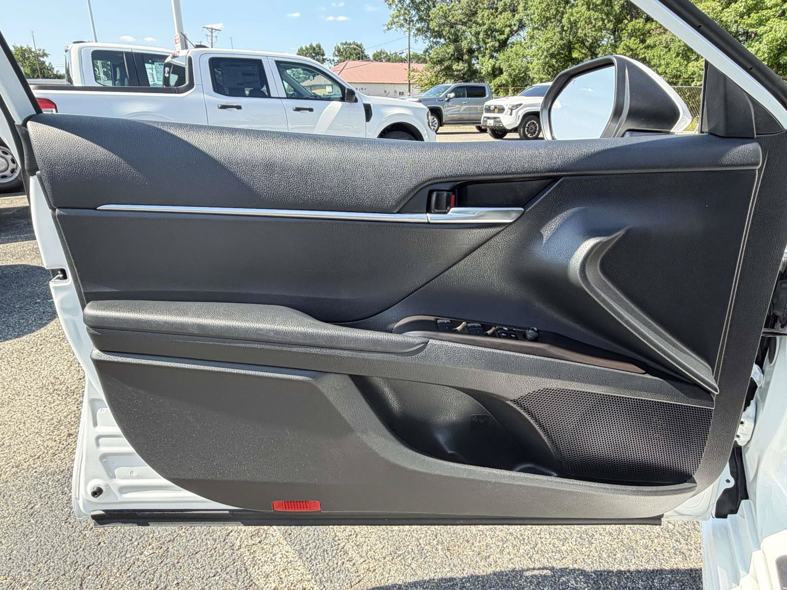 Used 2024 Toyota Camry SE FWD image 19