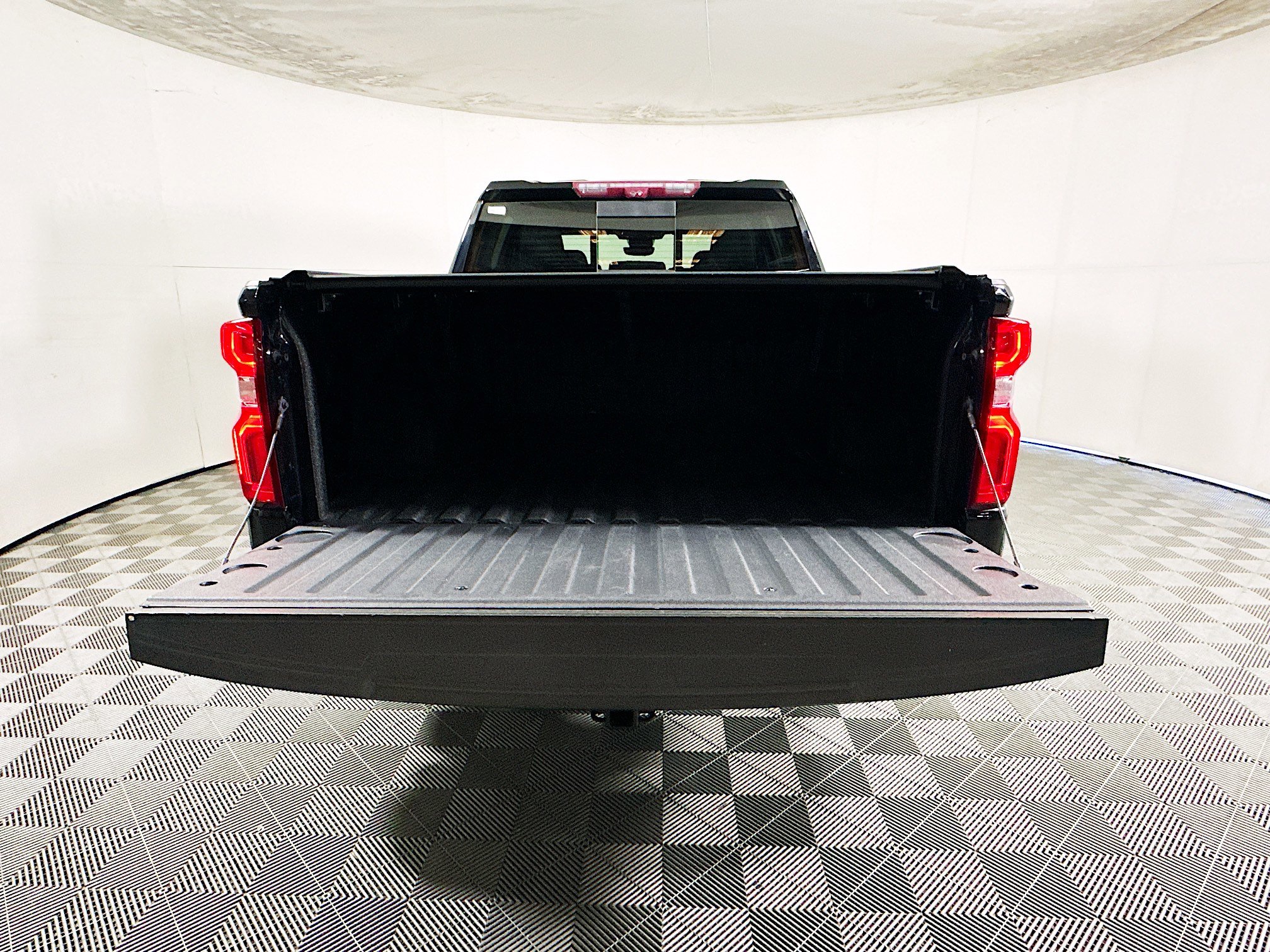 Used 2023 Chevrolet Silverado 1500 High Country w/ Technology Package AWD/4WD image 31