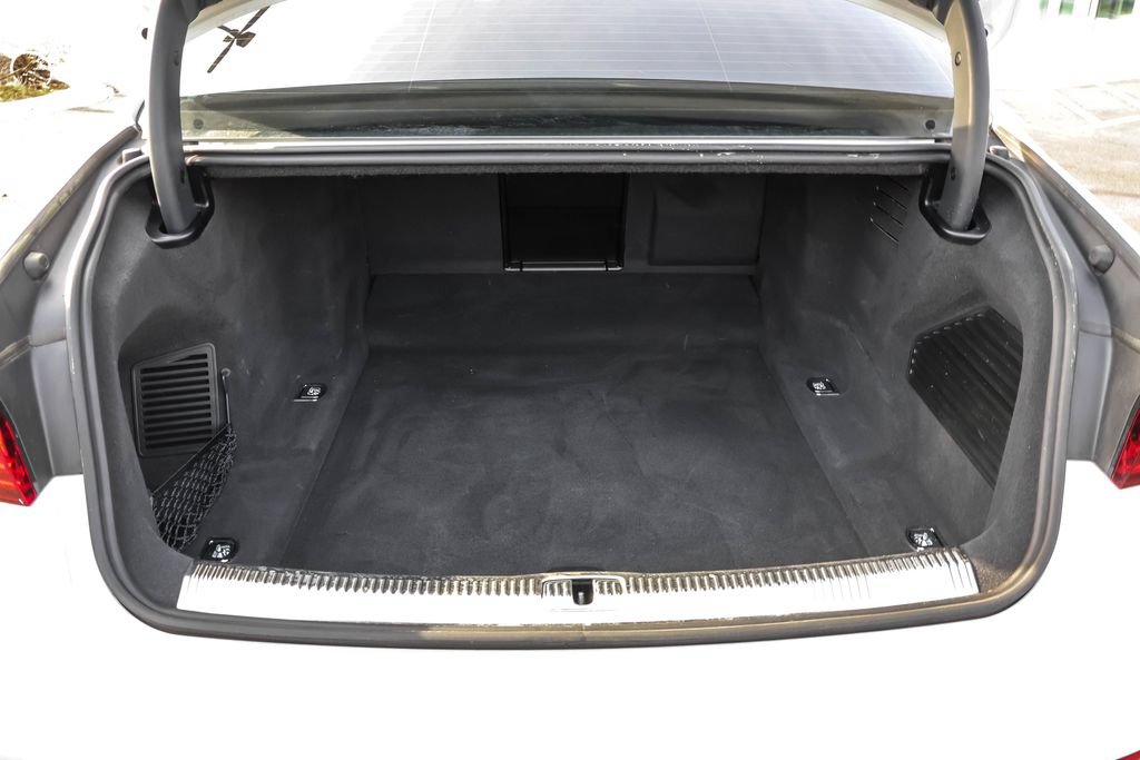 Used 2023 Audi S8 w/ S8 Comfort Plus Package AWD/4WD image 35