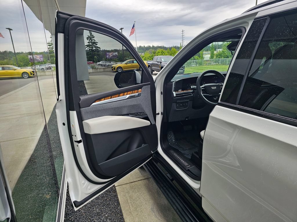 Certified 2025 Cadillac Escalade Sport Platinum AWD/4WD image 21