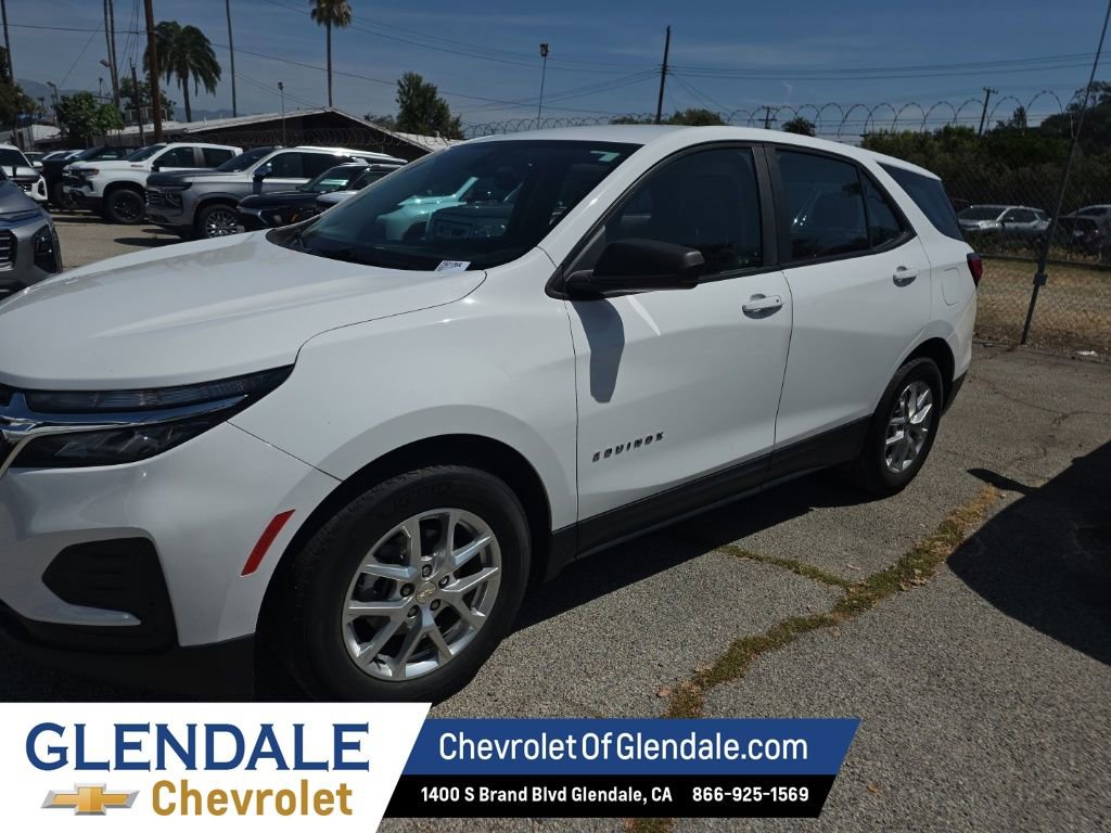 Used 2022 Chevrolet Equinox LS FWD image 2