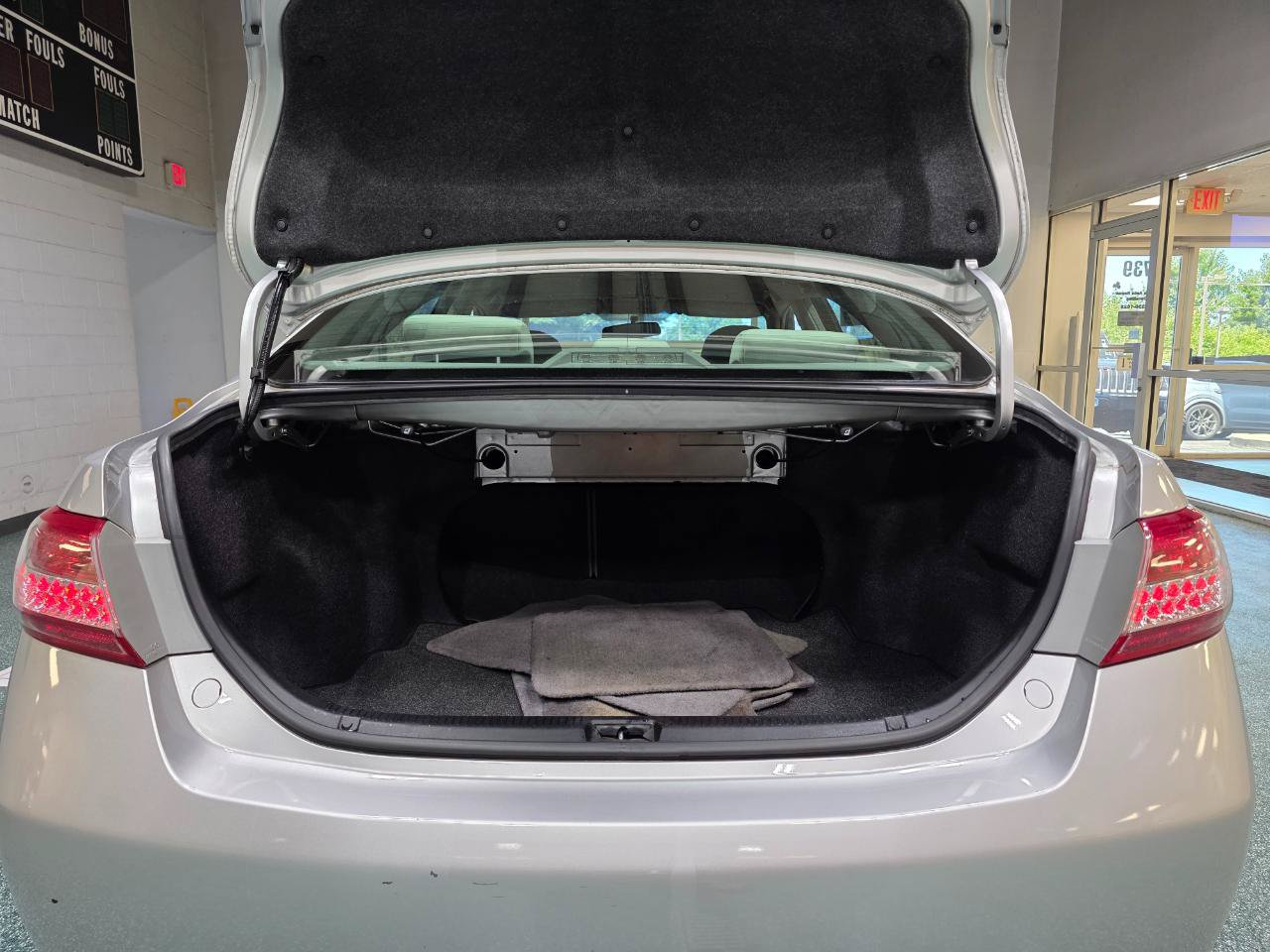 Used 2011 Toyota Camry LE FWD image 21