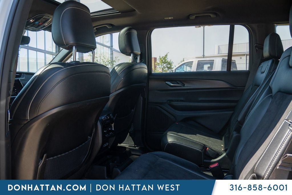 Used 2023 Jeep Grand Cherokee L Laredo AWD/4WD image 21