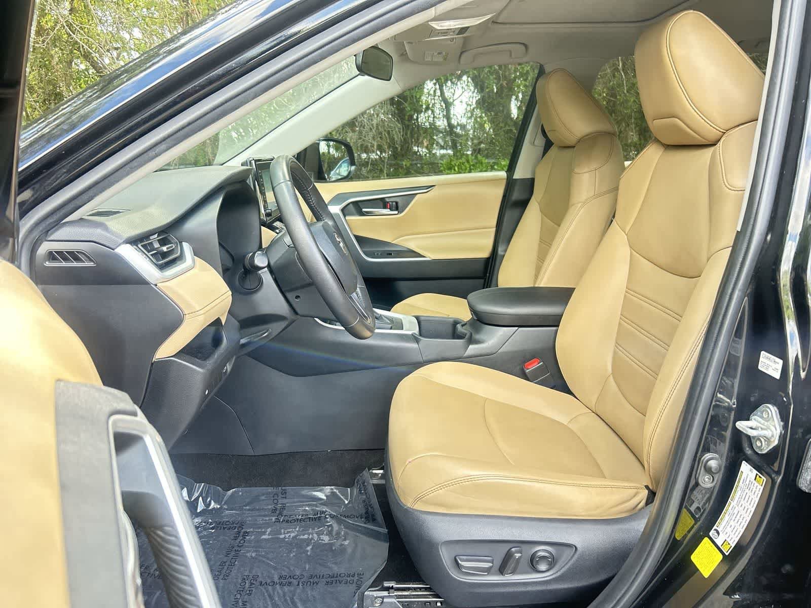 Used 2022 Toyota RAV4 XLE Premium FWD image 11