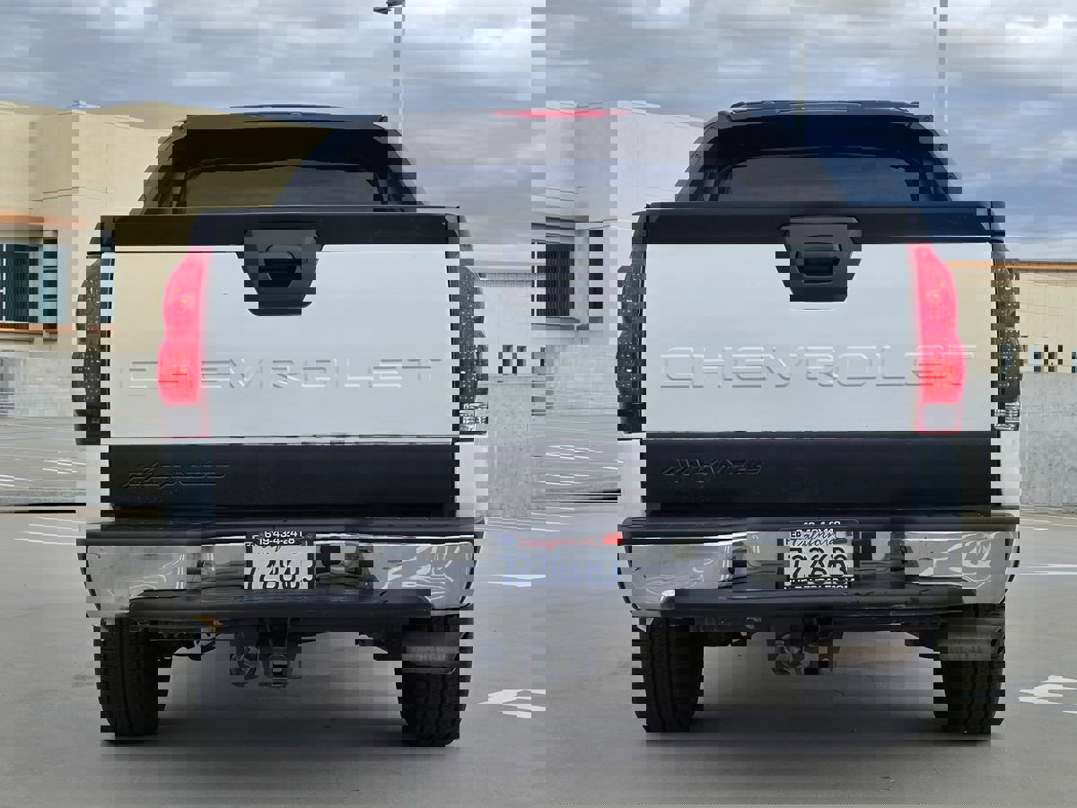 Used 2004 Chevrolet Avalanche Z66 w/ Preferred Equipment Group image 5
