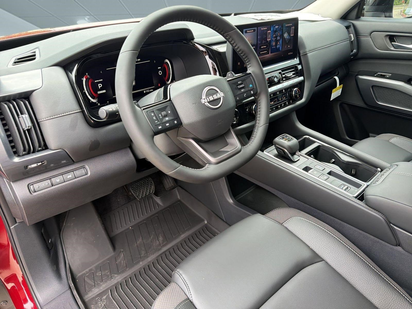 New 2026 Nissan Pathfinder SL image 4