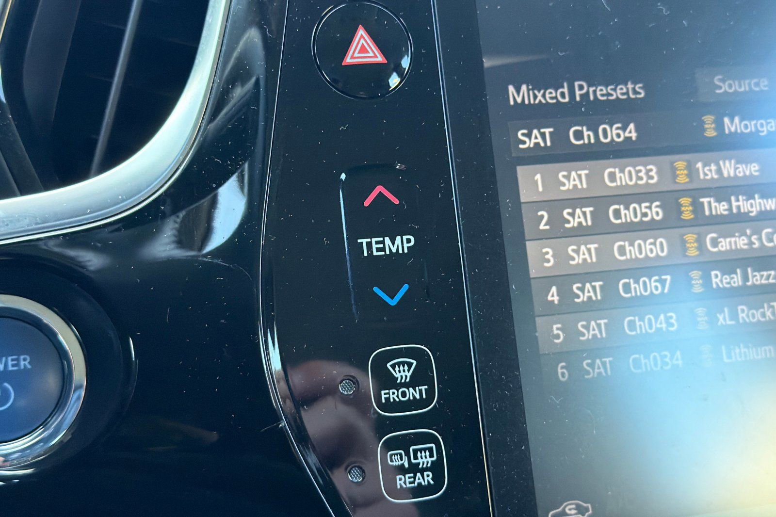 Used 2019 Toyota Prius Prime Premium FWD image 31