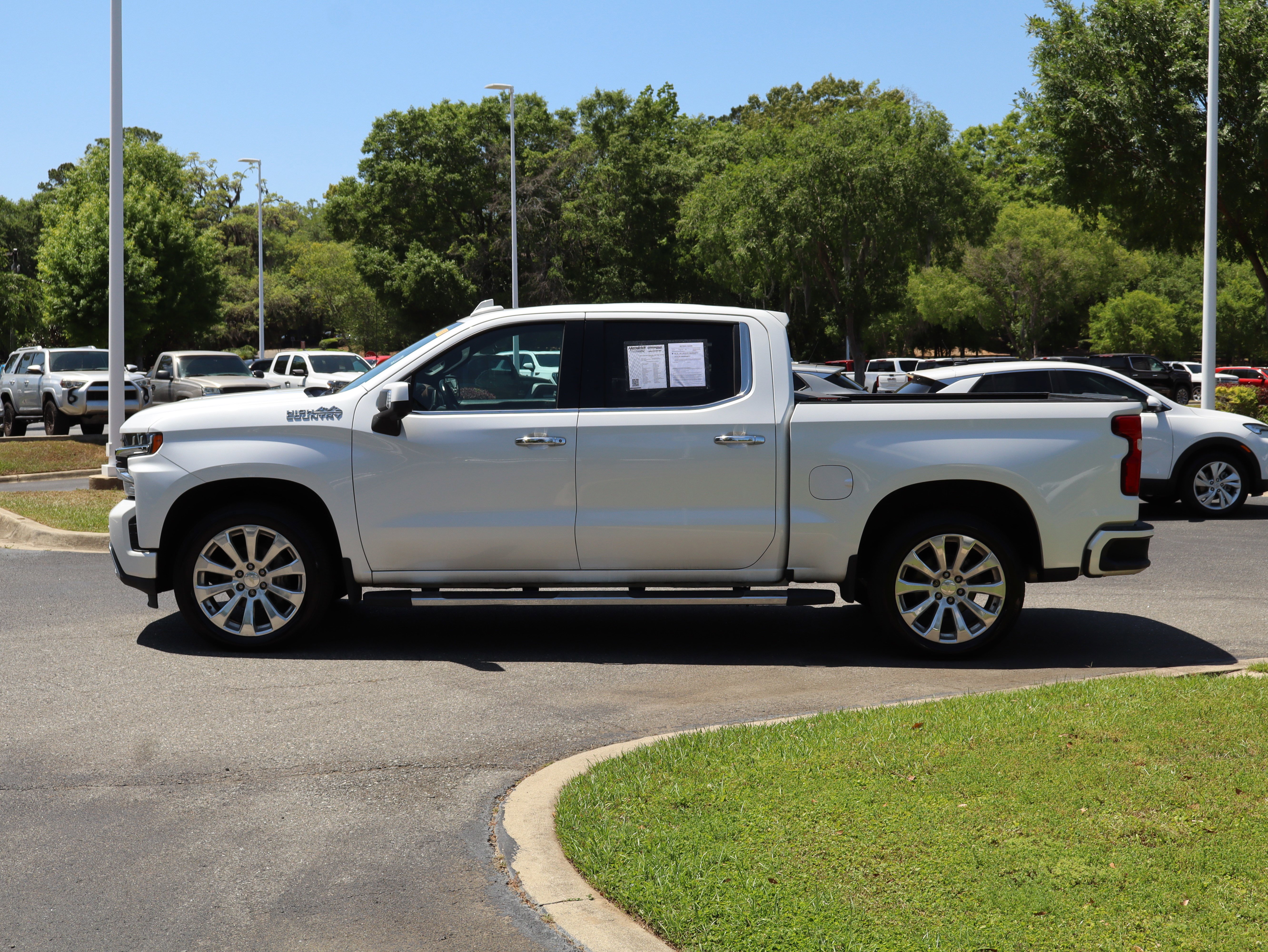 Used 2019 Chevrolet Silverado 1500 High Country w/ Technology Package AWD/4WD image 6