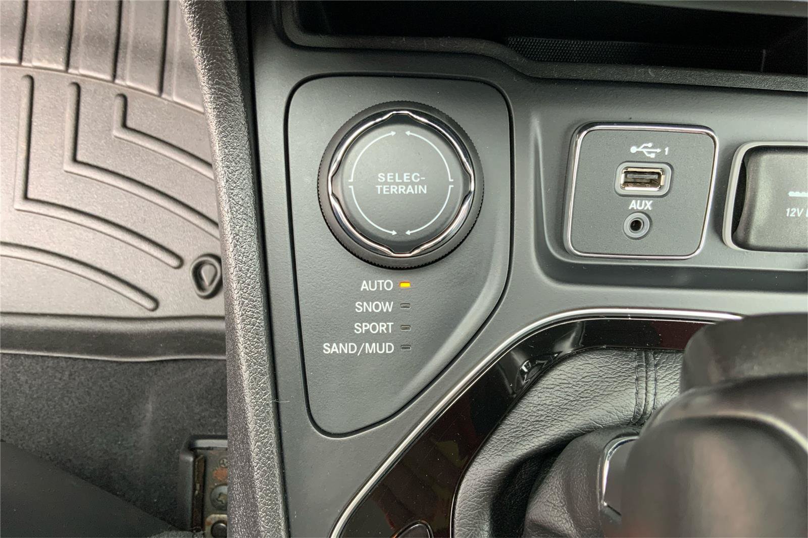 Used 2019 Jeep Cherokee Limited AWD/4WD image 37