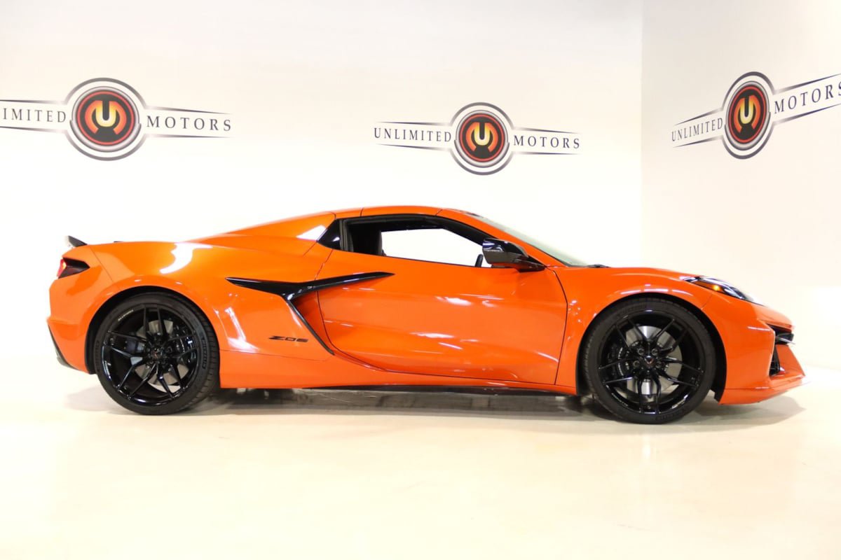 Used 2025 Chevrolet Corvette Z06 RWD image 93