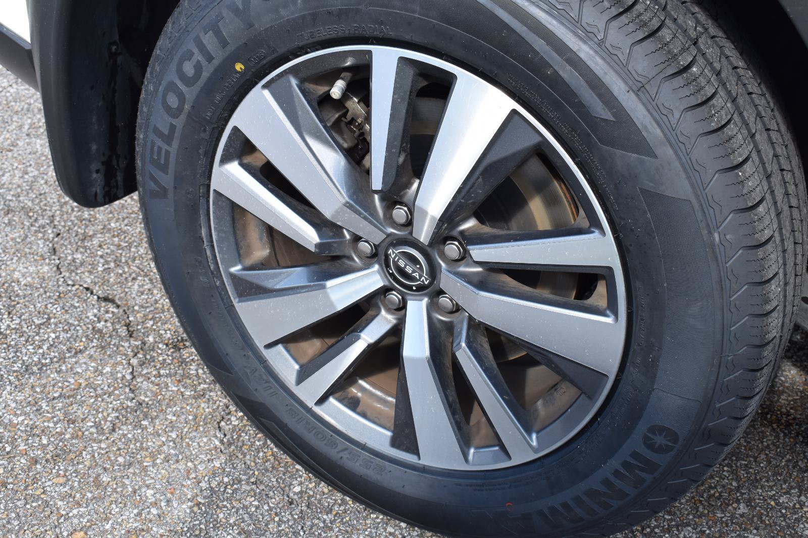 Used 2024 Nissan Pathfinder SL FWD image 14
