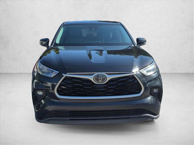 Used 2020 Toyota Highlander LE FWD video 2