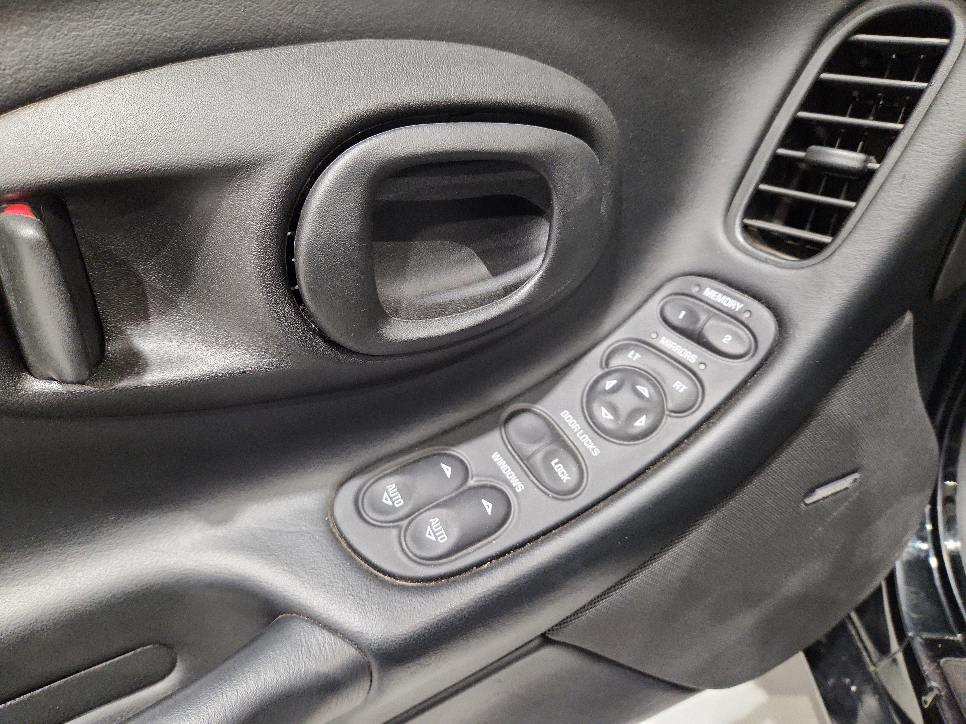 Used 2002 Chevrolet Corvette w/ Preferred Equipment Group2 image 17