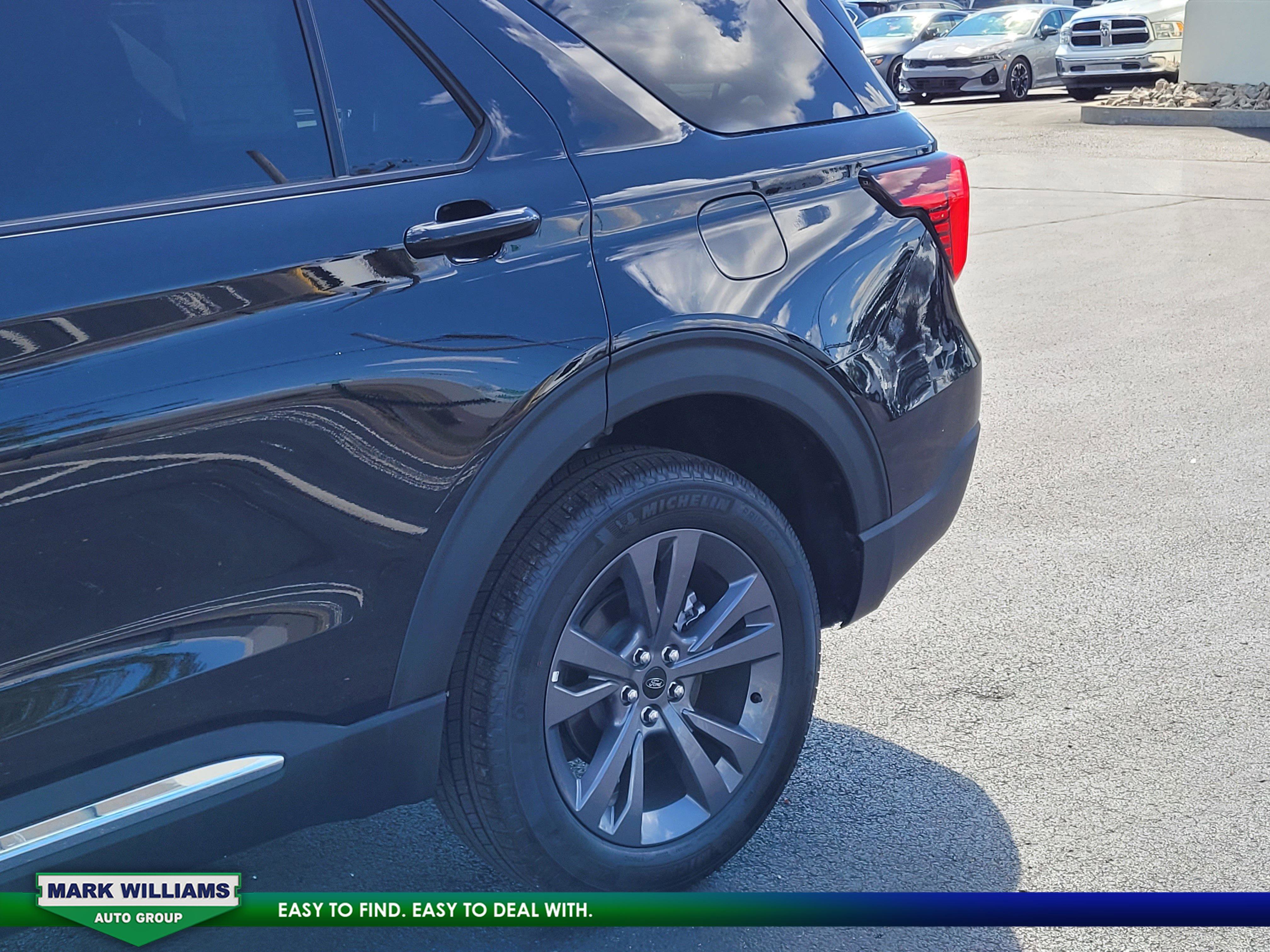 Used 2025 Ford Explorer Active w/ Active Comfort Package image 30