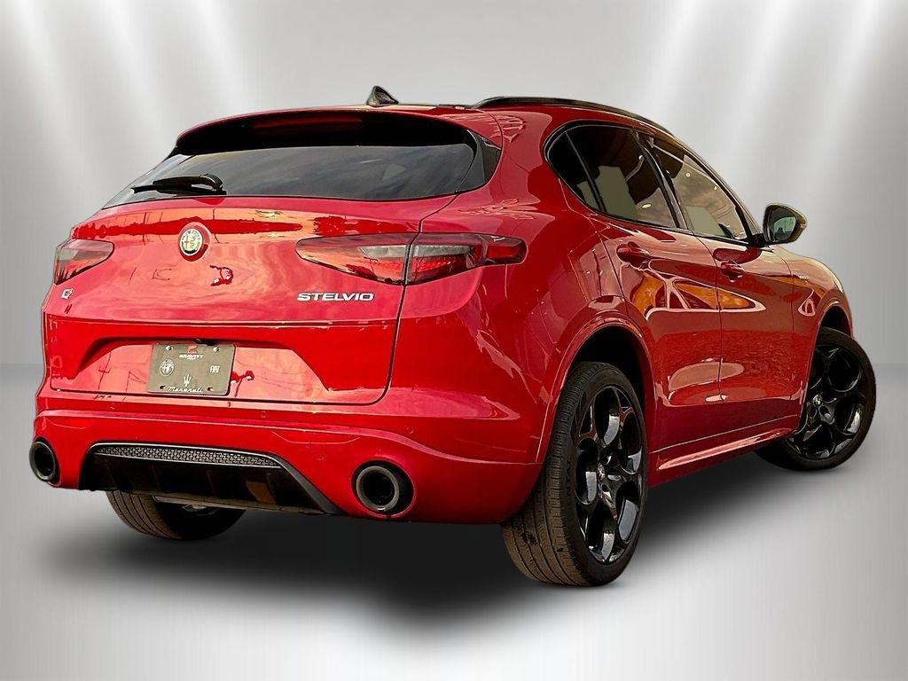 Used 2023 Alfa Romeo Stelvio Veloce AWD/4WD image 6