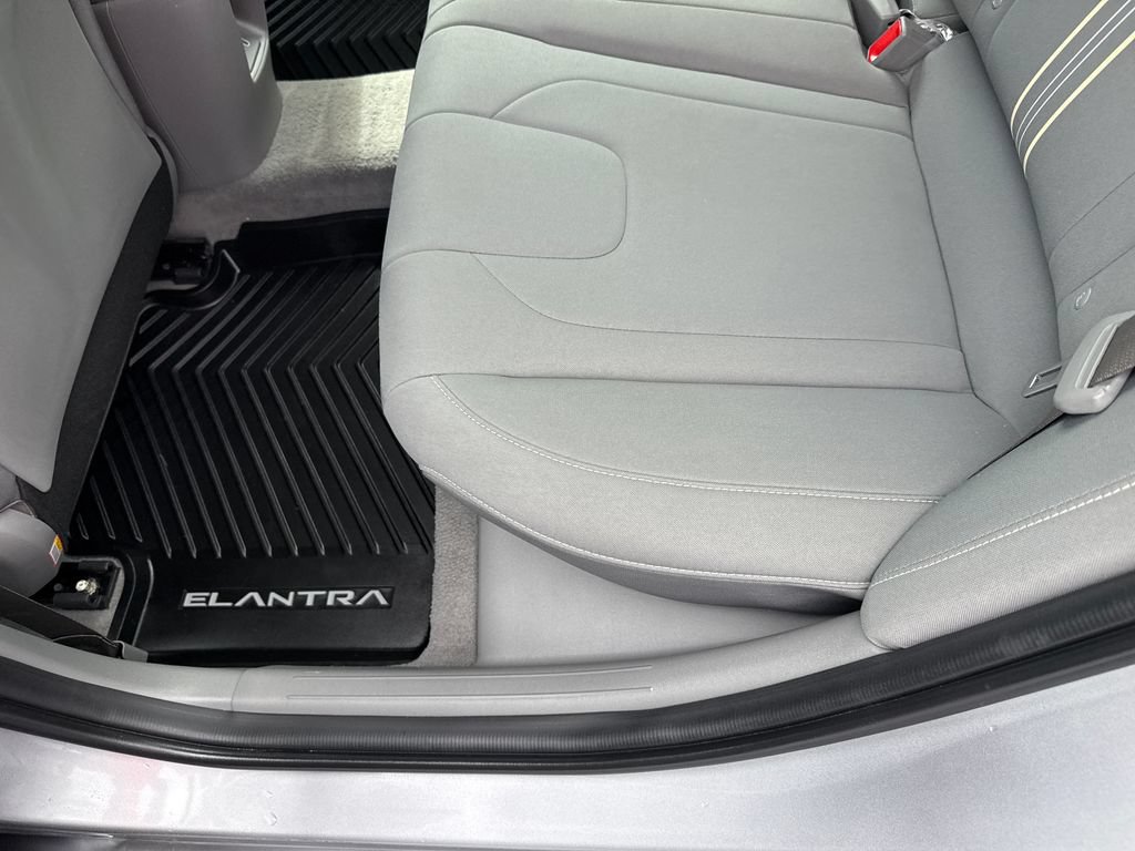 Certified 2025 Hyundai Elantra Sport FWD image 17