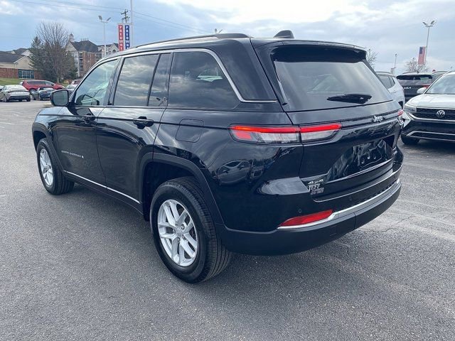 Certified 2023 Jeep Grand Cherokee Laredo X image 3