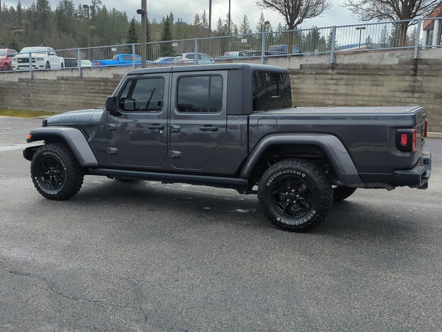 Used 2022 Jeep Gladiator Willys image 4