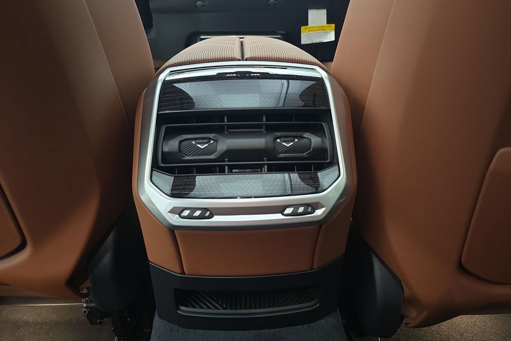 New 2026 BMW i7 xDrive60 w/ Executive Package image 25