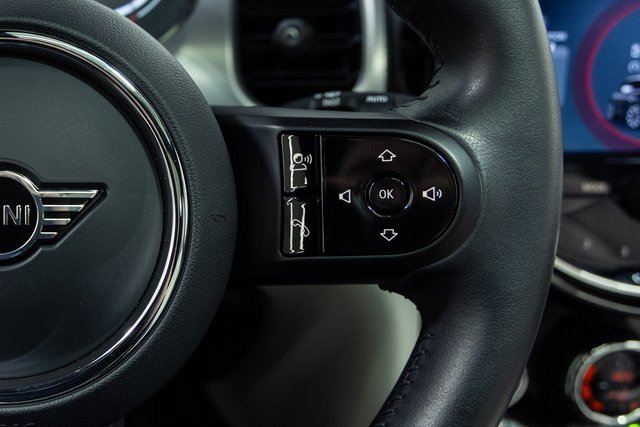 Used 2023 MINI Cooper 2-Door Hardtop w/ Signature Upholstery Package image 16