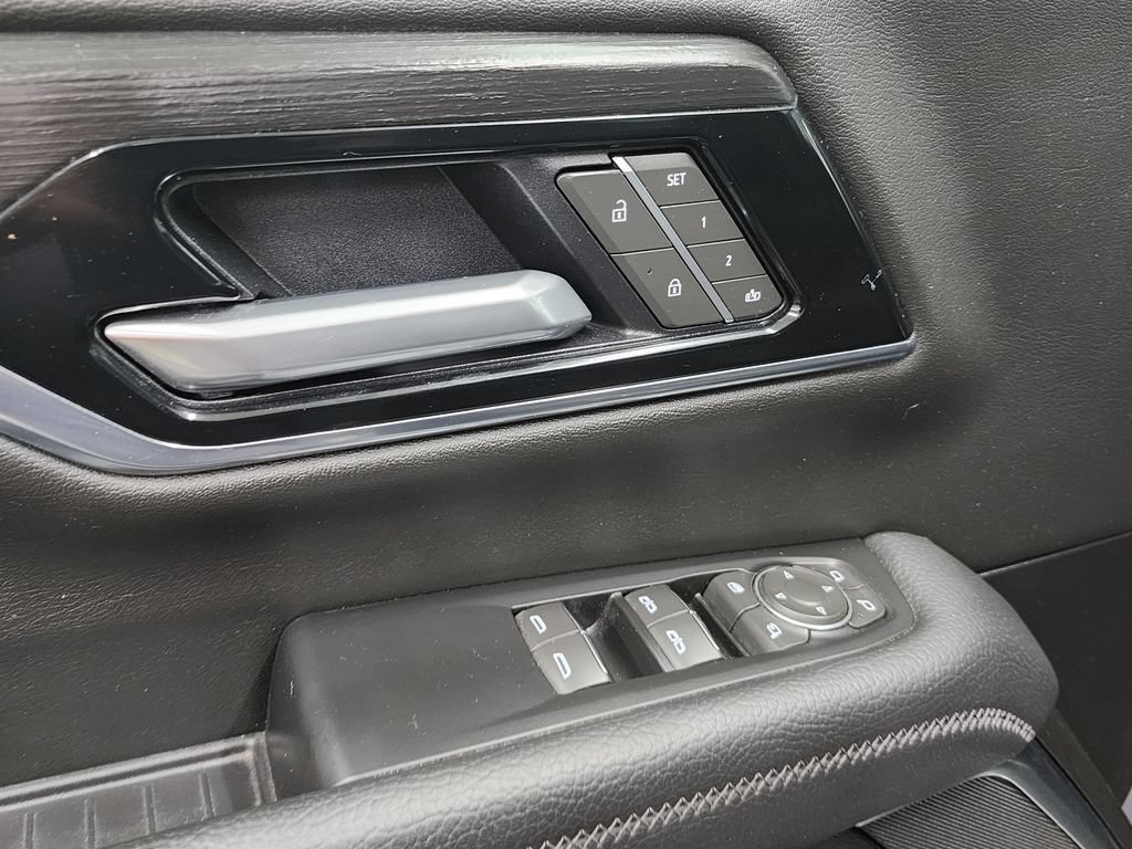 Used 2025 GMC Yukon Denali AWD/4WD image 10
