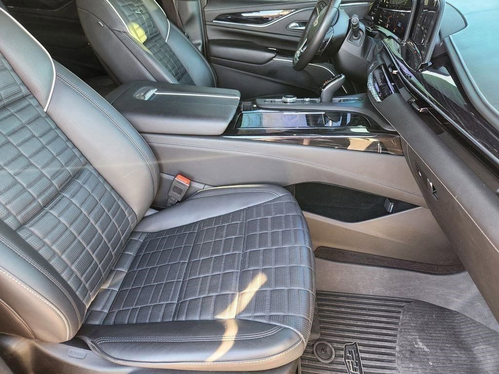 Used 2023 Cadillac Escalade V w/ LPO, ONYX Package image 4