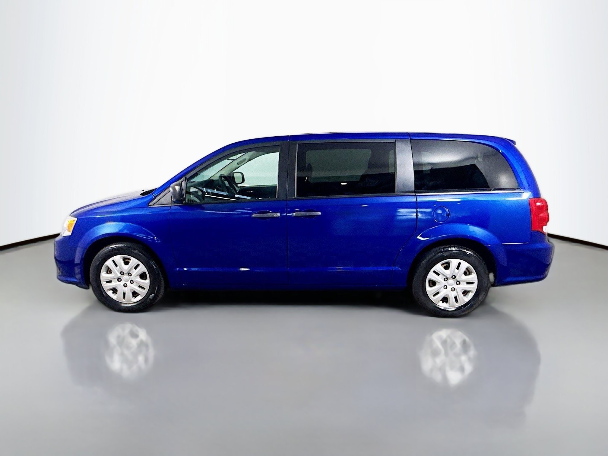 Used 2019 Dodge Grand Caravan SE FWD image 6