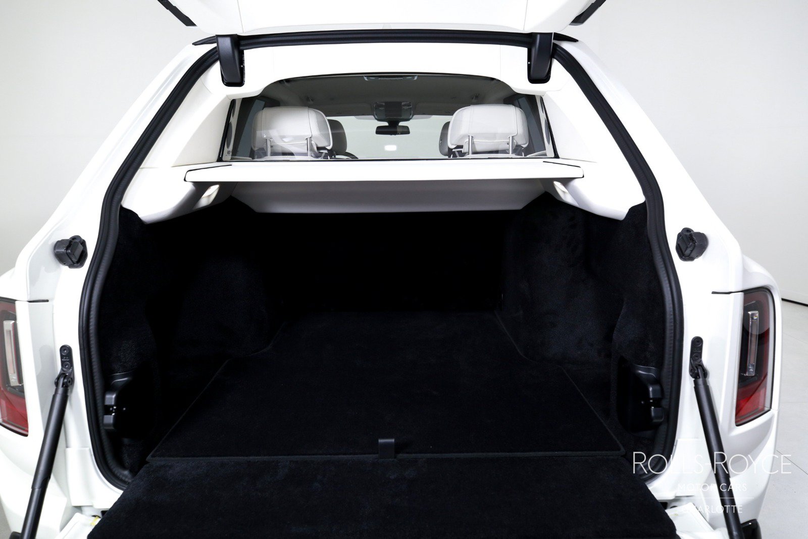 Used 2026 Rolls-Royce Cullinan AWD/4WD image 27