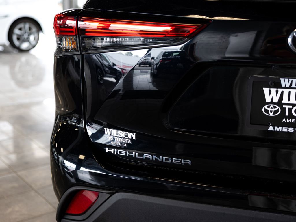 Used 2023 Toyota Highlander XLE AWD/4WD image 7