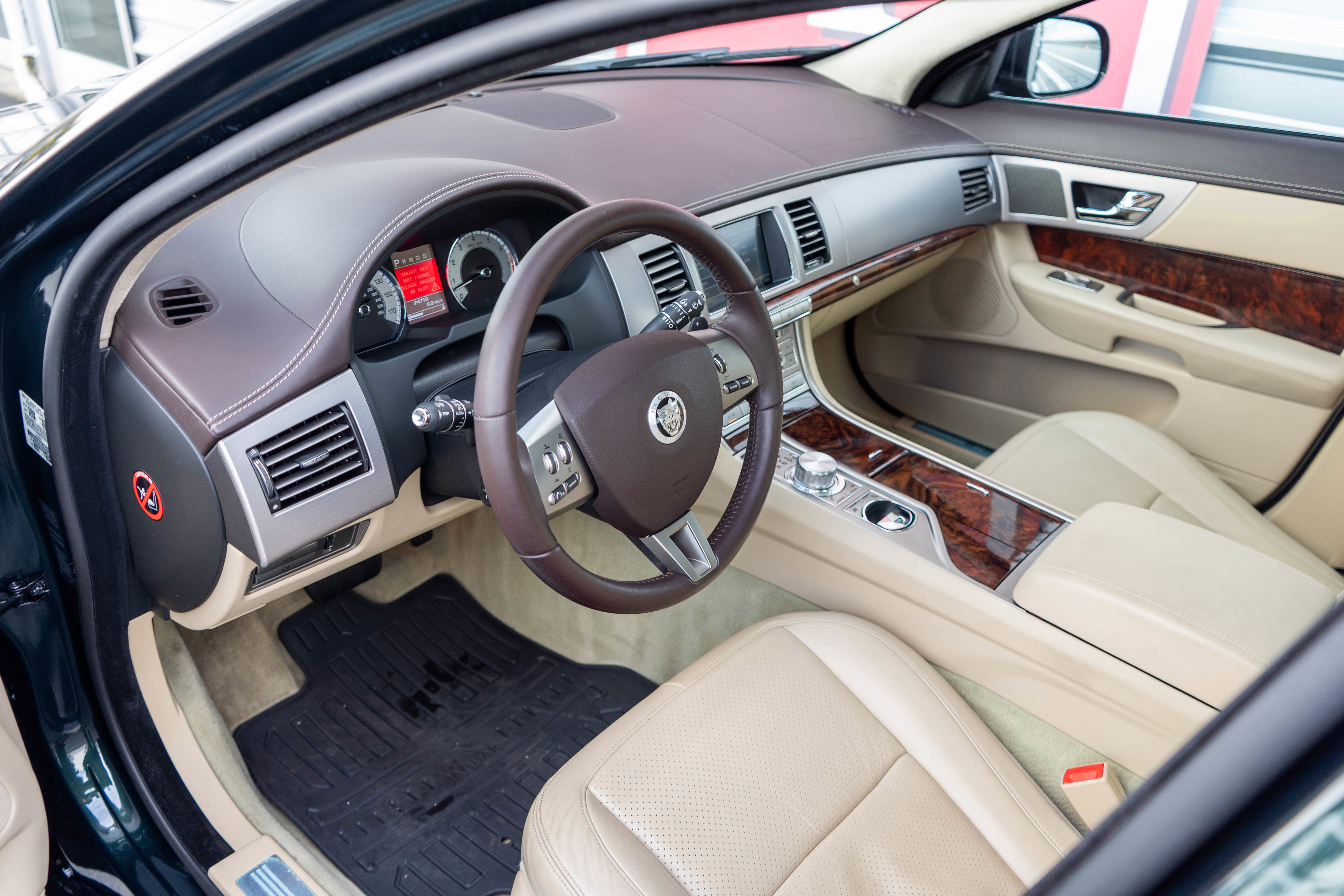 Used 2011 Jaguar XF Portfolio RWD image 8
