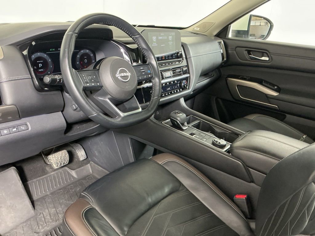 Used 2023 Nissan Pathfinder Platinum image 23