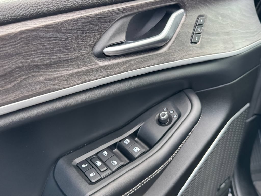 Used 2022 Jeep Grand Cherokee Limited 4xe w/ Luxury Tech Group II AWD/4WD image 19