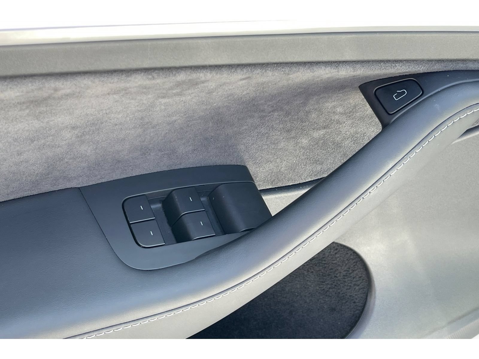 Used 2025 Tesla Model Y Long Range AWD/4WD image 13