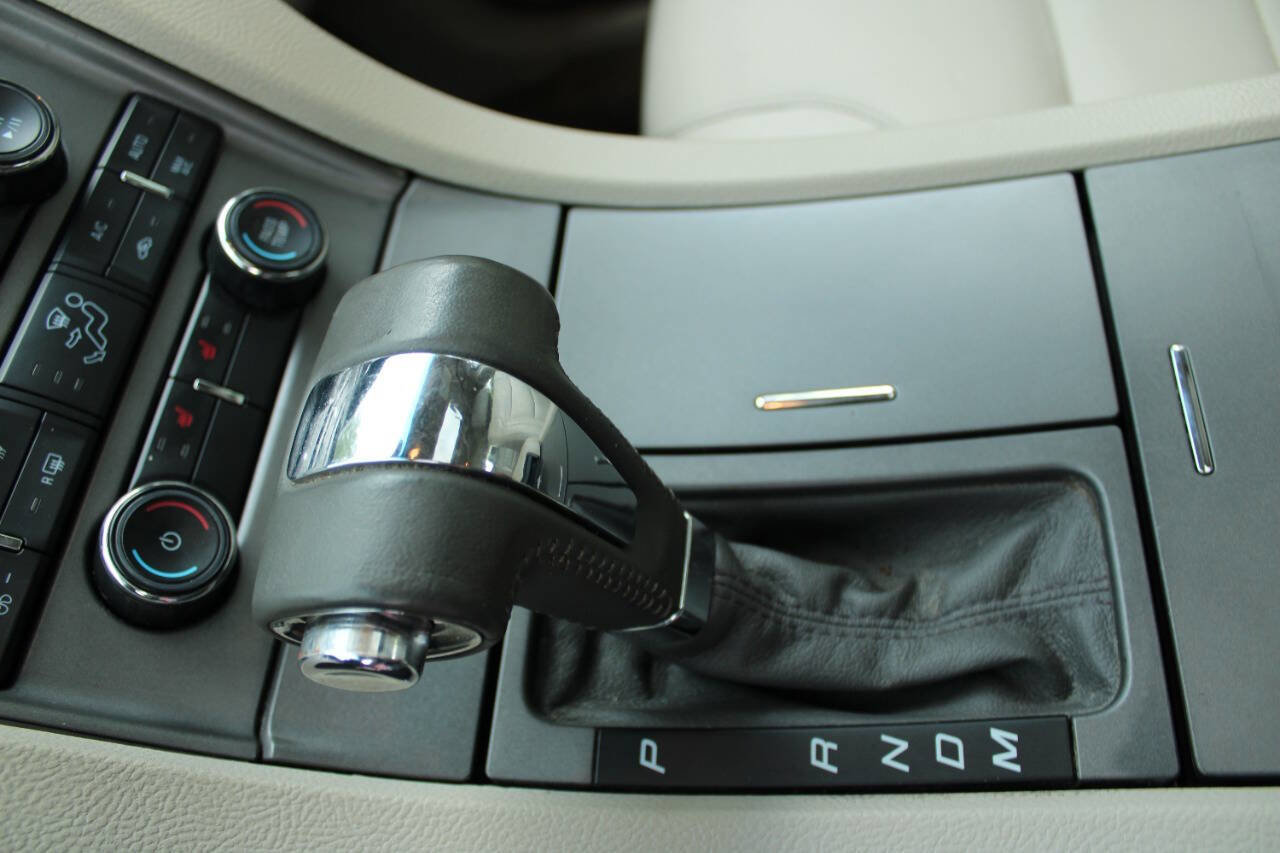 Used 2012 Ford Taurus SEL FWD image 23