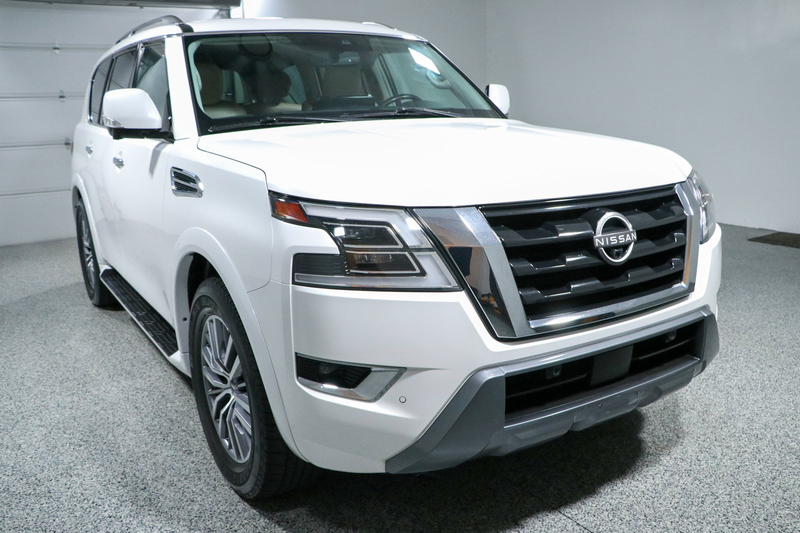 Used 2023 Nissan Armada SL w/ Captain's Chairs Package RWD image 5