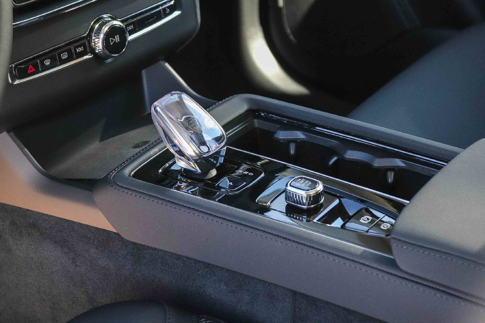 New 2027 Volvo XC90 B6 Plus AWD/4WD image 19