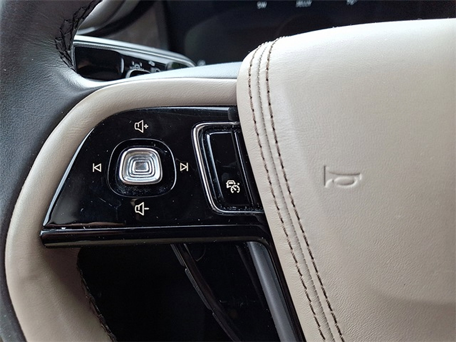 Used 2020 Lincoln Aviator Reserve w/ Equipment Group 201A image 23
