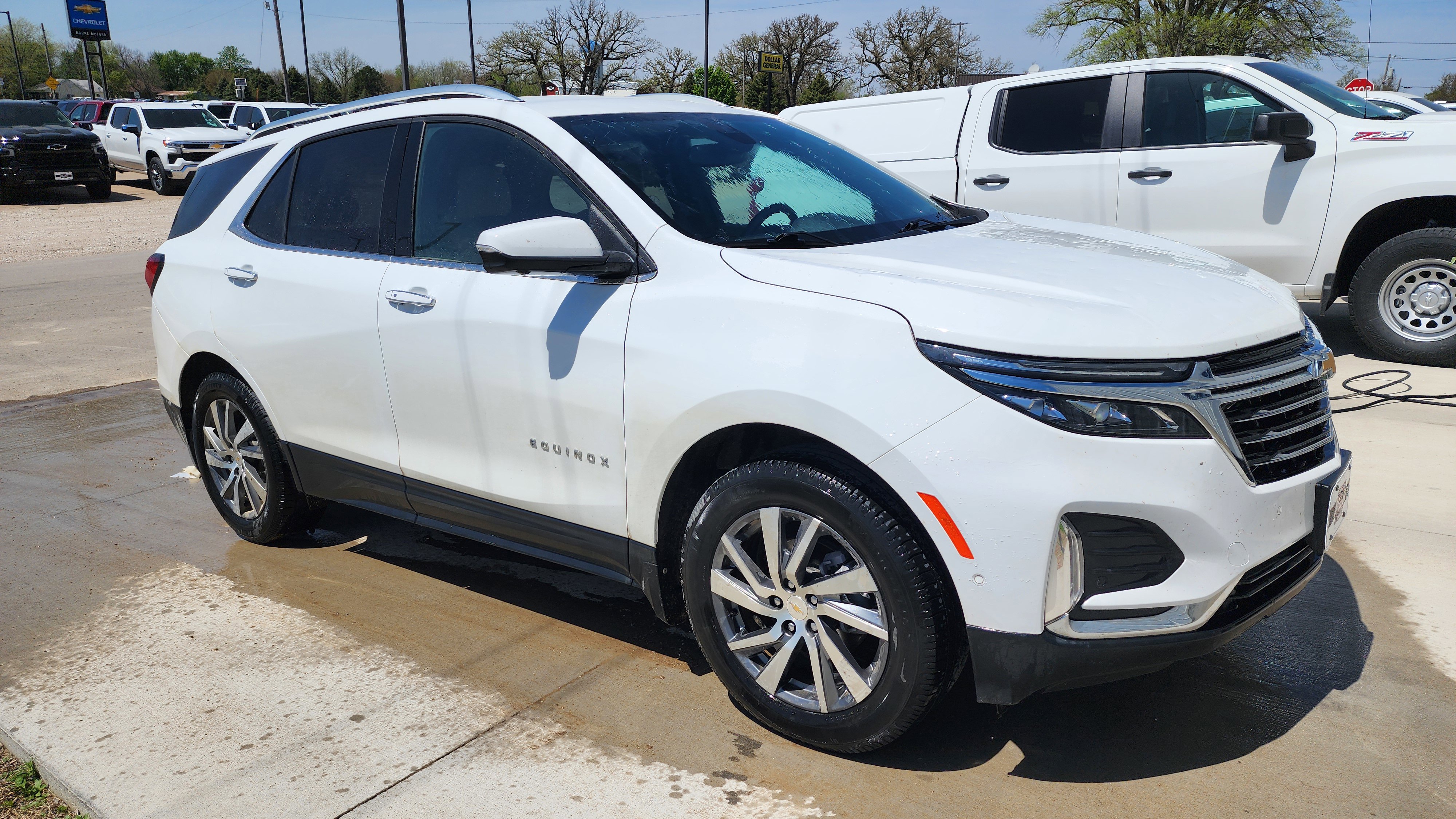 Used 2022 Chevrolet Equinox Premier AWD/4WD image 3