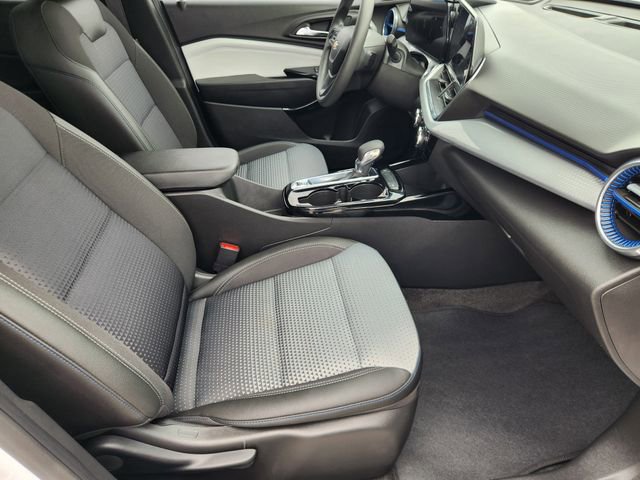 Used 2025 Chevrolet Trax LT FWD image 14