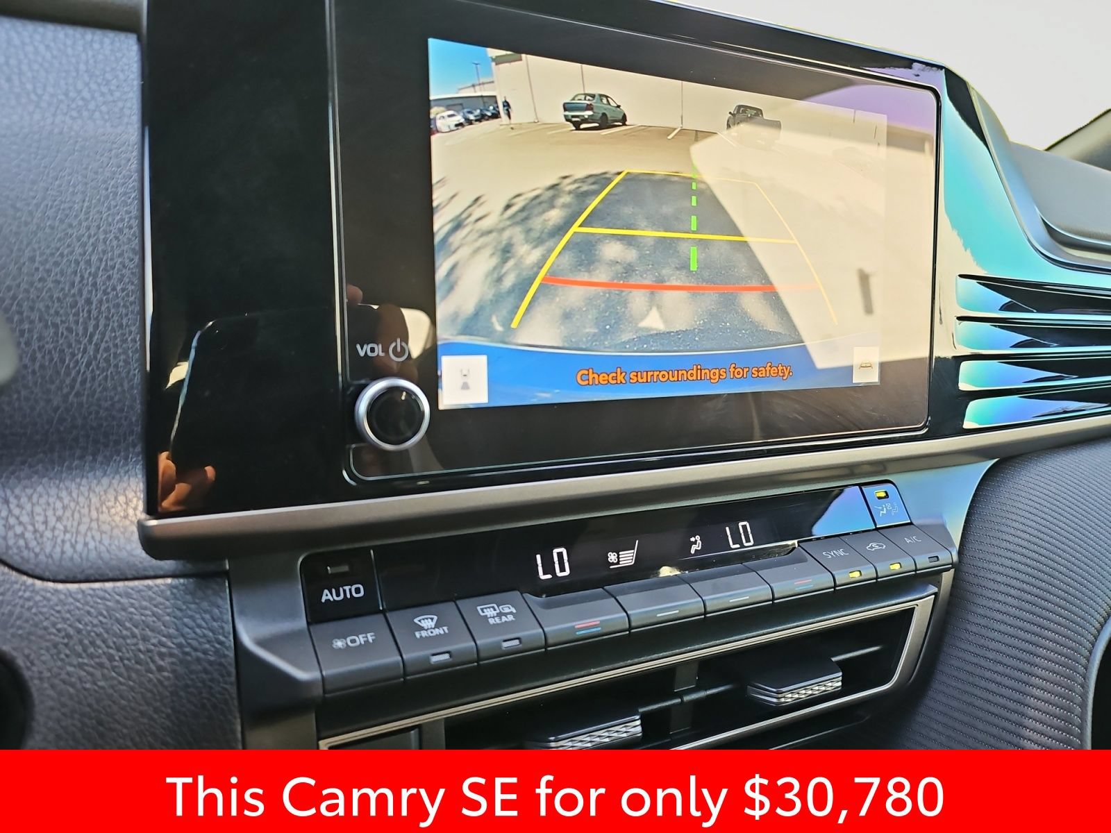Used 2025 Toyota Camry SE w/ Convenience Package FWD image 28