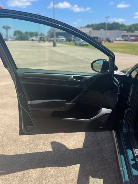 Used 2018 Volkswagen GTI SE FWD image 21