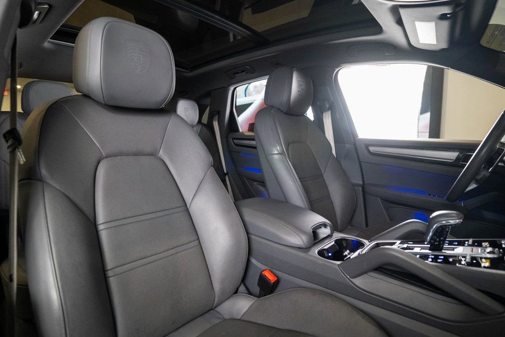 Certified 2023 Porsche Cayenne Platinum Edition image 17